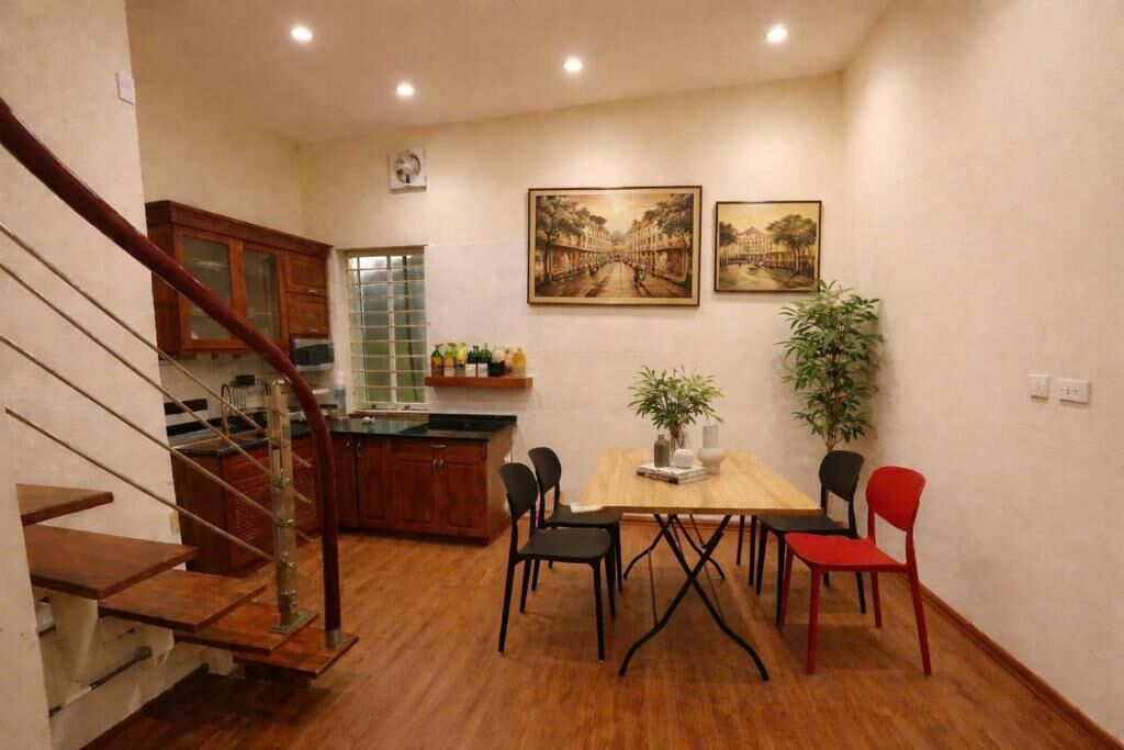 Basic Studio, Balcony, City View | Dining