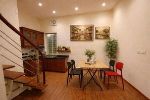 Monolocale Basic, balcone, vista città | Ristoranti