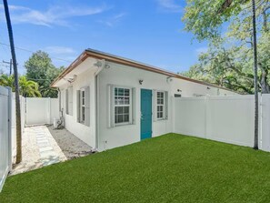 Exterior - Charming  Studio Apartment 1 in Fort Lauderdale.  (Fort Lauderdale)