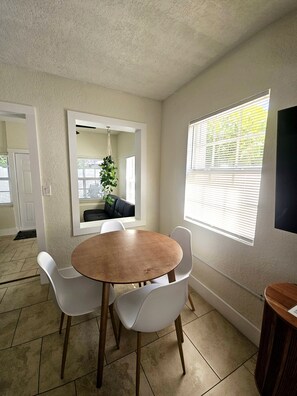 Dining - Charming  Studio Apartment 1 in Fort Lauderdale.  (Fort Lauderdale)