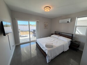 2 bedrooms, Internet, bed sheets - 2-bedroom house in charming Joshua Tree with pool (Joshua Tree)