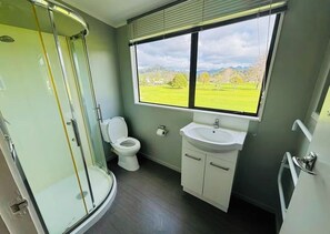 Bathroom - Family Surf and Golf Getaway (Whangamatā)
