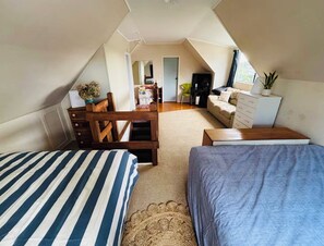 Room - Family Surf and Golf Getaway (Whangamatā)