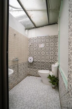 Monolocale Basic, balcone | Bagno