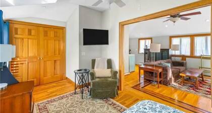 The Retro-Loft at North Main Street + Laundry + Parking 1BR