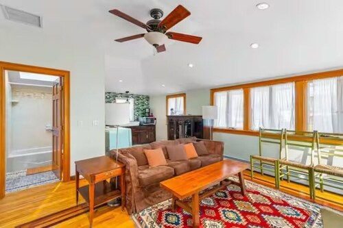 The Retro-Loft at North Main Street + Laundry + Parking 1BR