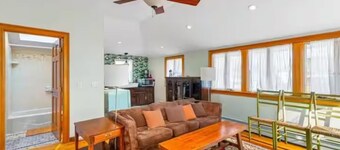 The Retro-Loft at North Main Street + Laundry + Parking 1BR