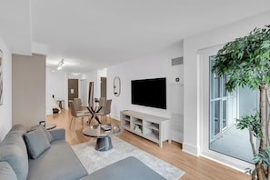 Living area - Toronto City Centre 2BR Suite | Steps to CN Tower & Dining | Sleeps 6 (Toronto)
