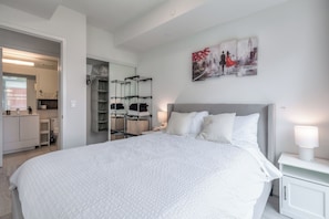 Room - Toronto City Centre 2BR Suite | Steps to CN Tower & Dining | Sleeps 6 (Toronto)