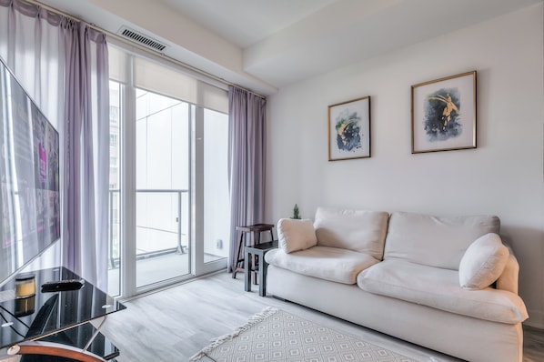 Living area - Toronto City Centre 2BR Suite | Steps to CN Tower & Dining | Sleeps 6 (Toronto)