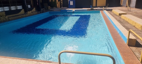 Outdoor pool. Ypane Residencial