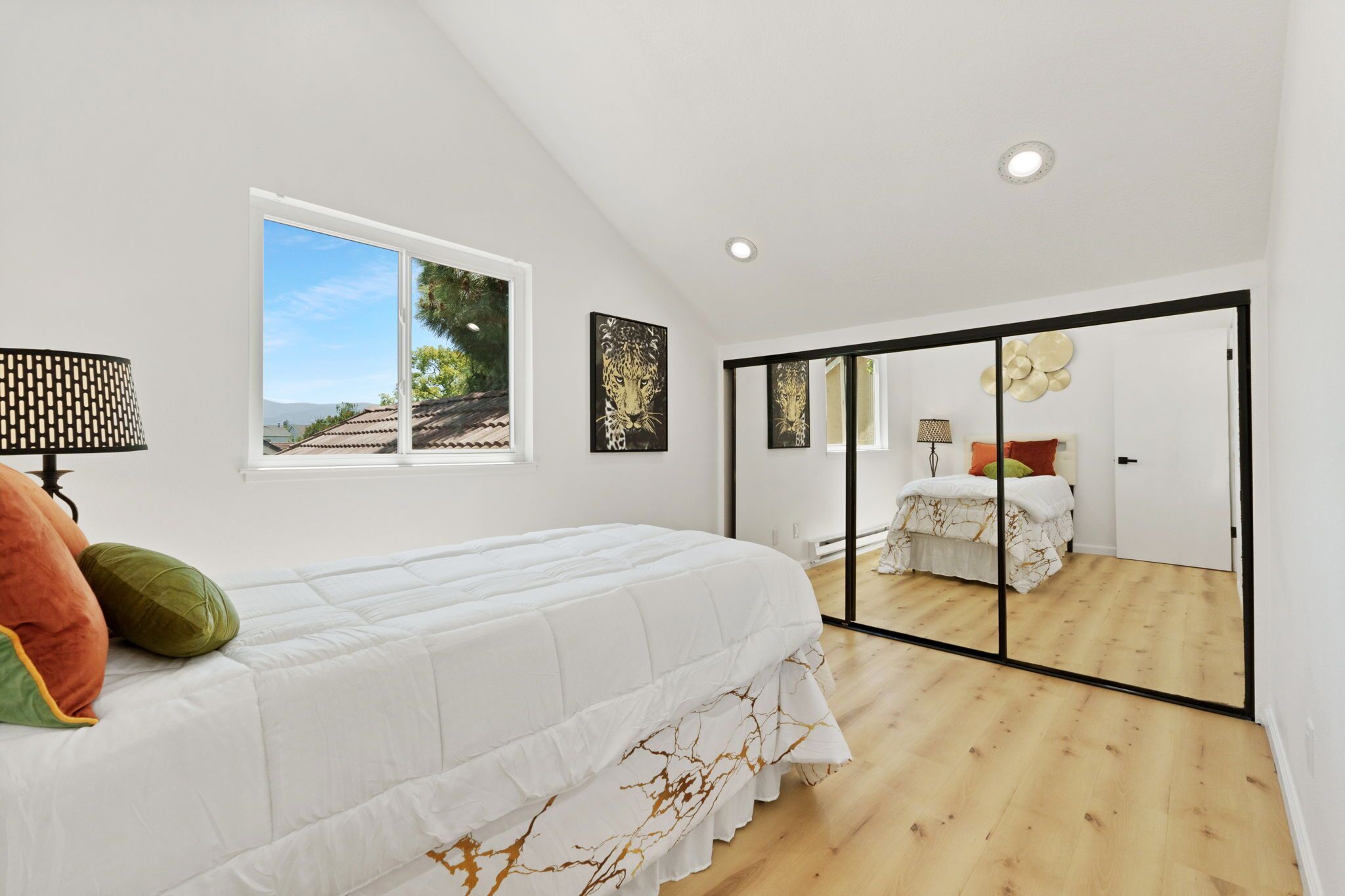 3 bedrooms, desk, iron/ironing board, free WiFi