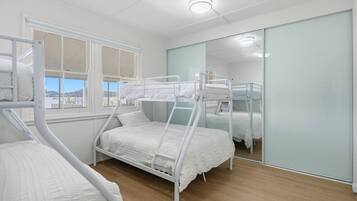2 bedrooms, iron/ironing board, WiFi, bed sheets