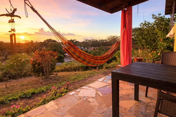 Outdoor dining - Cozy Studio in Tobago w AC Patio & Nature Setting (Buccoo)