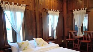 Studio Klasik, balkon, pemandangan kota | Meja kerja, tirai kedap cahaya, dan Wi-Fi gratis