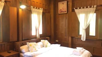 ห้องคลาสสิกสตูดิโอ, ระเบียง, วิวเมือง | โต๊ะทำงาน, ผ้าม่านกันแสง, Wi-Fi ฟรี