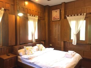 Classic Studio, Balcony, City View - Luang Chumni Village (Tambon Sam Ruean)