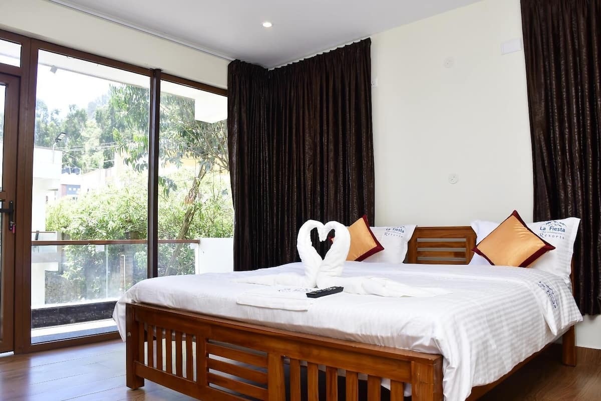 룸, 발코니, 산 전망