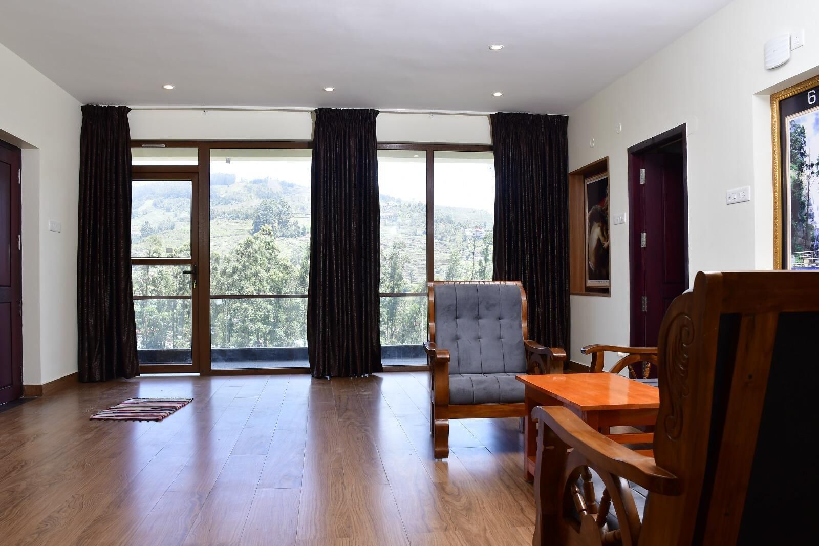 Quarto, sacada, vista para o jardim