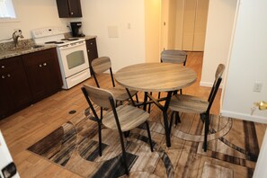 Private kitchen - Perfect 2-bedroom house with AC in Capitol Heights (Capitol Heights)