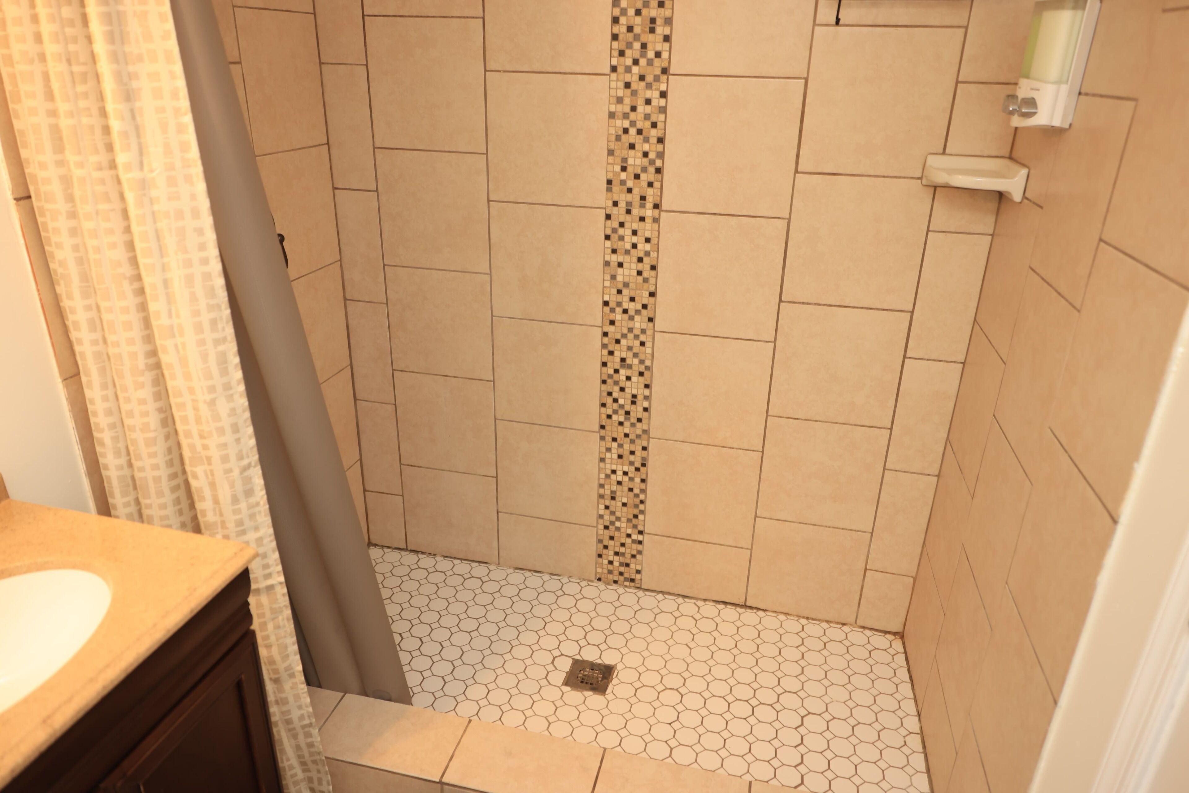 Serviettes fournies, savon, papier toilette