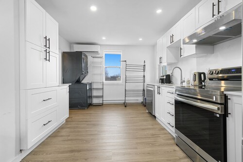 Beautiful 1-bedroom apartment with AC in charming Gatineau
