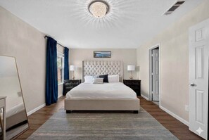 4 Schlafzimmer, Schreibtisch, Bügeleisen/Bügelbrett, Reisekinderbett