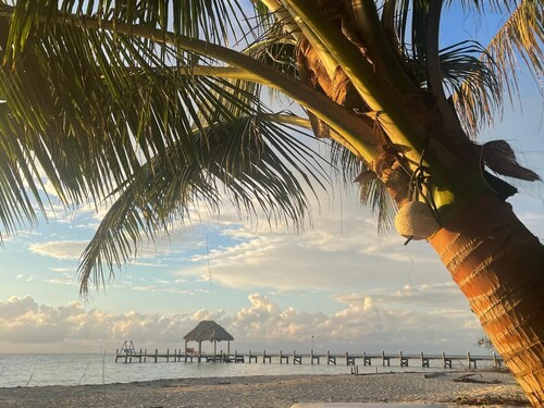 Charming beachfront studio cabana in sunny Placencia