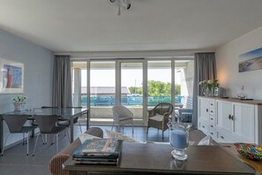 Deluxe Apartment, 2 Bedrooms | Dining - Studio in Groote Keeten by the Beach (Callantsoog)