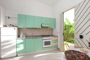 Private kitchen - Mediterranean Holiday Home for 4 (Ricadi)
