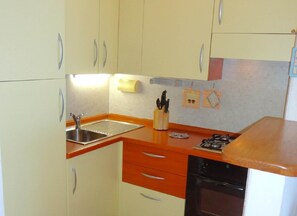 Kühlschrank, Mikrowelle, Geschirrspüler