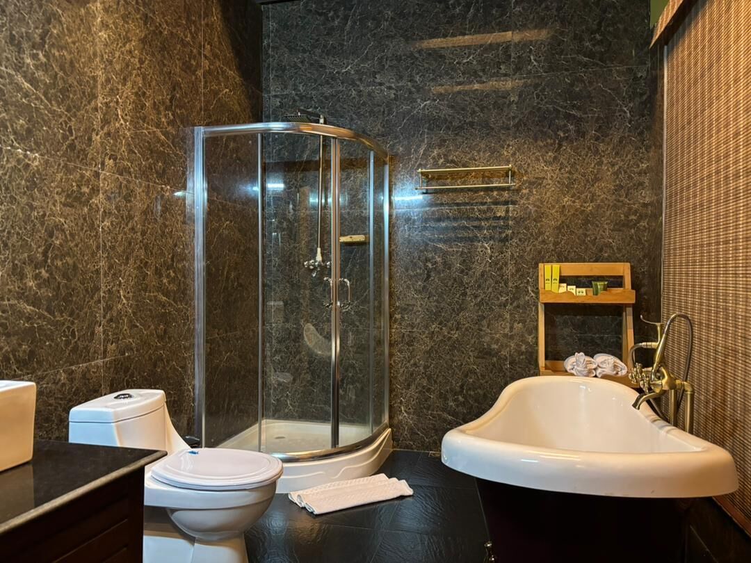 Deluxe Suite, Balcony, Valley View | Bathroom