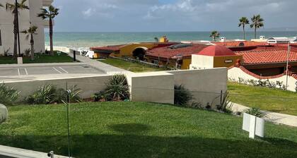 Beautiful 2-bedroom condo in Rosarito with beach view + Pool & Jacuzzi.