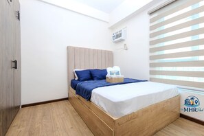 Room - The MHR Pad | Cozy & Modern Heart of the City (Marikina)