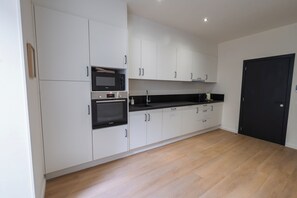 Basic Apartment | Dapur berkongsi | Peti sejuk, ketuhar gelombang mikro, ketuhar, dapur 