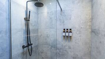 Basic Apartment | Shared bathroom