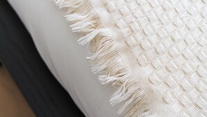 A close-up of a bed with a white sheet and a white, textured blanket with fringe details. - Relaxing 2 Private Rooms Close to Center (Ghent)
