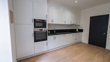 Basic Apartment | Shared kitchen