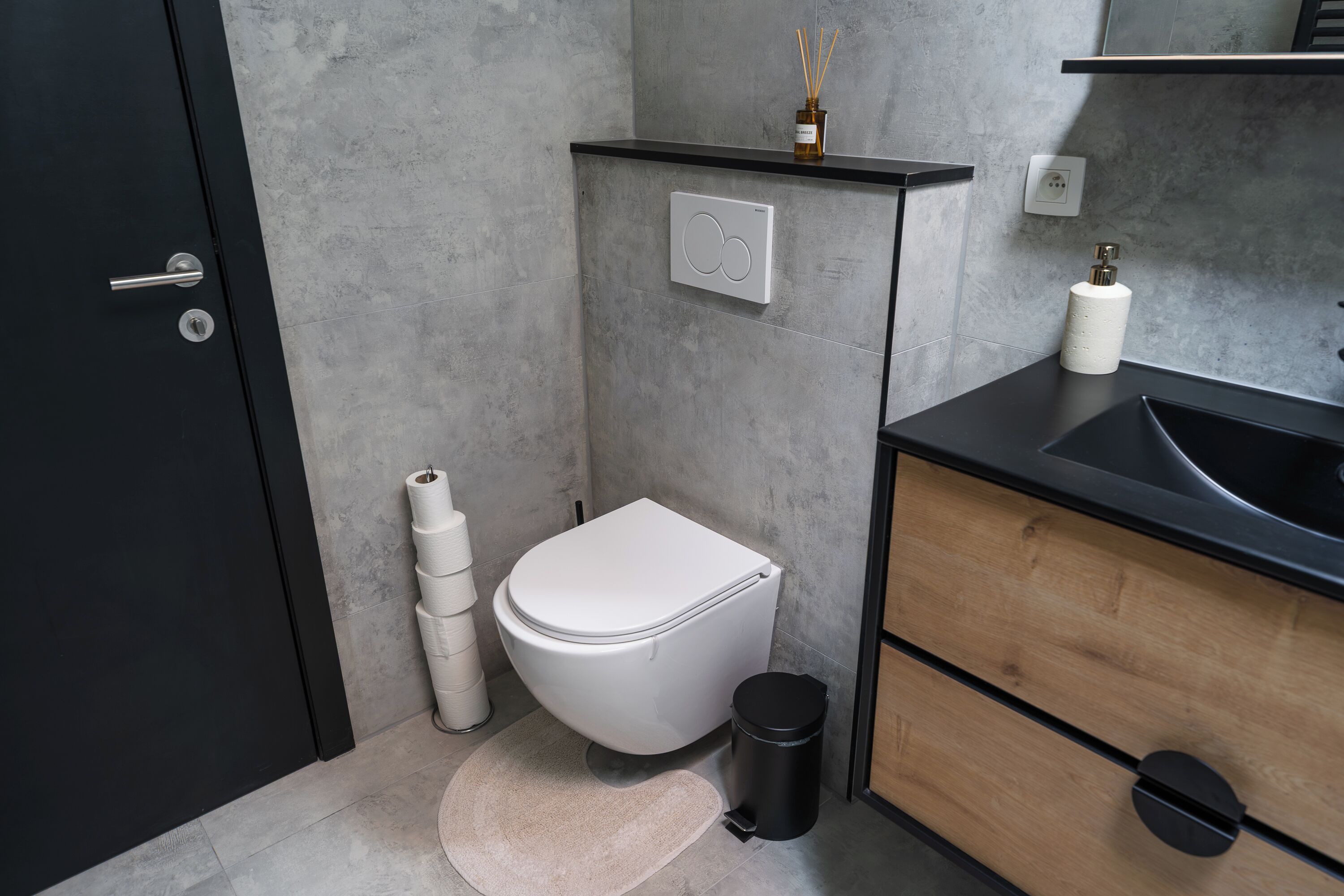 Basic Apartment | Shared bathroom