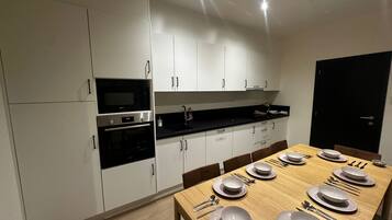 Basic Apartment | Shared kitchen