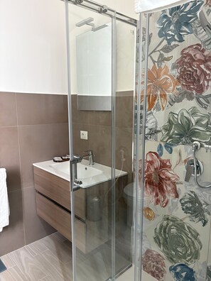 Family Quadruple Room | Bathroom - Rooms Duepuntozero  (Reggio Calabria)