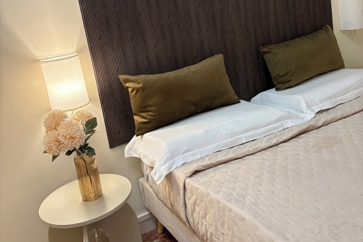 Quarto casal conforto, vista para a cidade