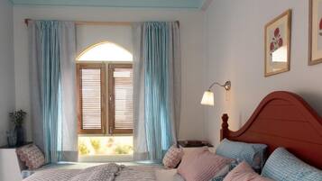 Deluxe Double Room, Balcony, Garden View | Iron/ironing board, WiFi (free)