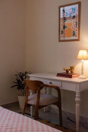 Chambre Double Deluxe | Fer et planche à repasser, Wi-Fi gratuit