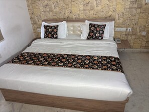 Habitación Deluxe con 1 cama matrimonial o 2 individuales, vista a la ciudad | Wifi gratis 