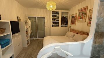 3 Schlafzimmer, Schreibtisch, Bügeleisen/Bügelbrett, kostenloses WLAN