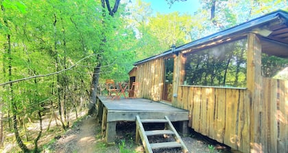 Beautiful cabin in Les Eyzies for a relaxing getaway with wifi, heating, fan