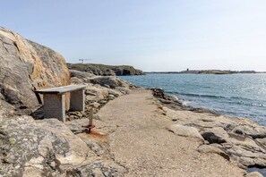 Beach nearby - Coastal Calmness in Stockevik Skärhamn (Skärhamn)