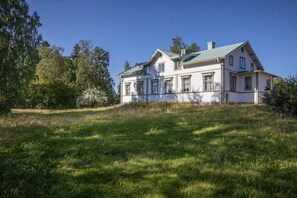 Exterior - Elegant 8BR Mansion Retreat (Delsbo)