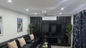 House, 3 Bedrooms, Accessible | Living area